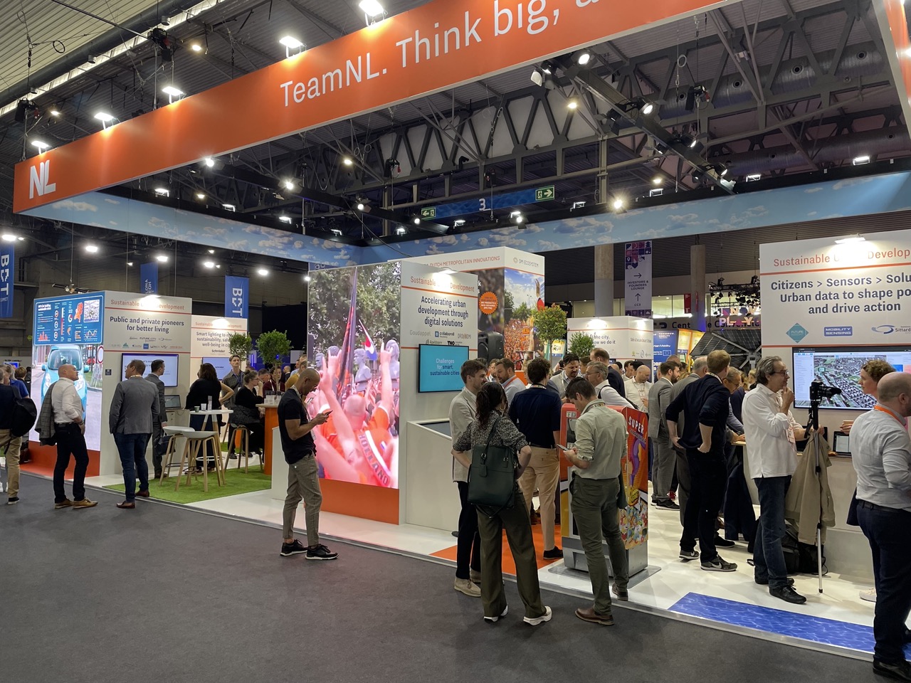 Team NL stand